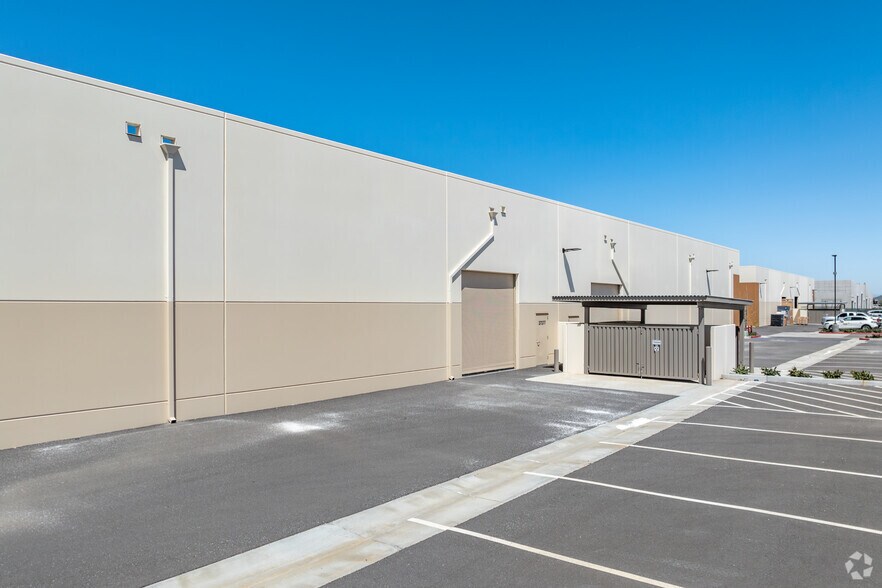 More Photos Of 37377 Industry Way, Murrieta Warehouse For Sale