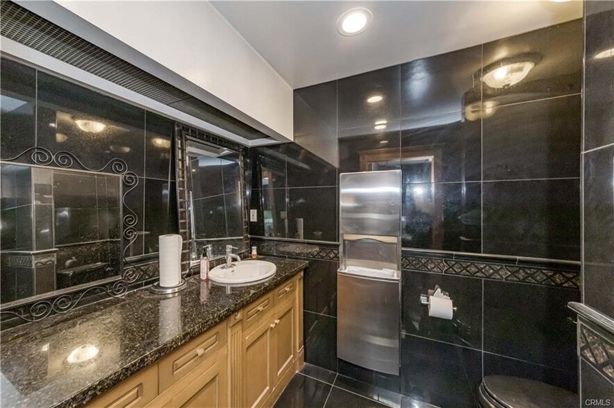 More Photos Of 17220 Newhope St, Fountain Valley Loft Creative Space For Sale