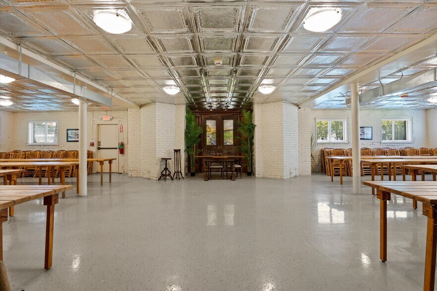 More Photos Of 909 Jefferson St, Red Bluff Specialty For Sale