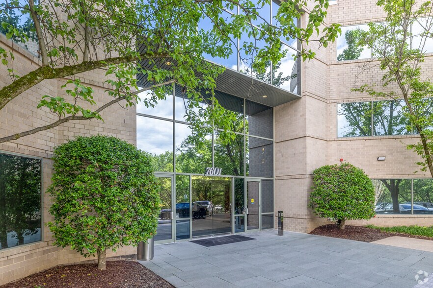 More Photos Of 7601 Lewinsville Rd, McLean Medical For Sale