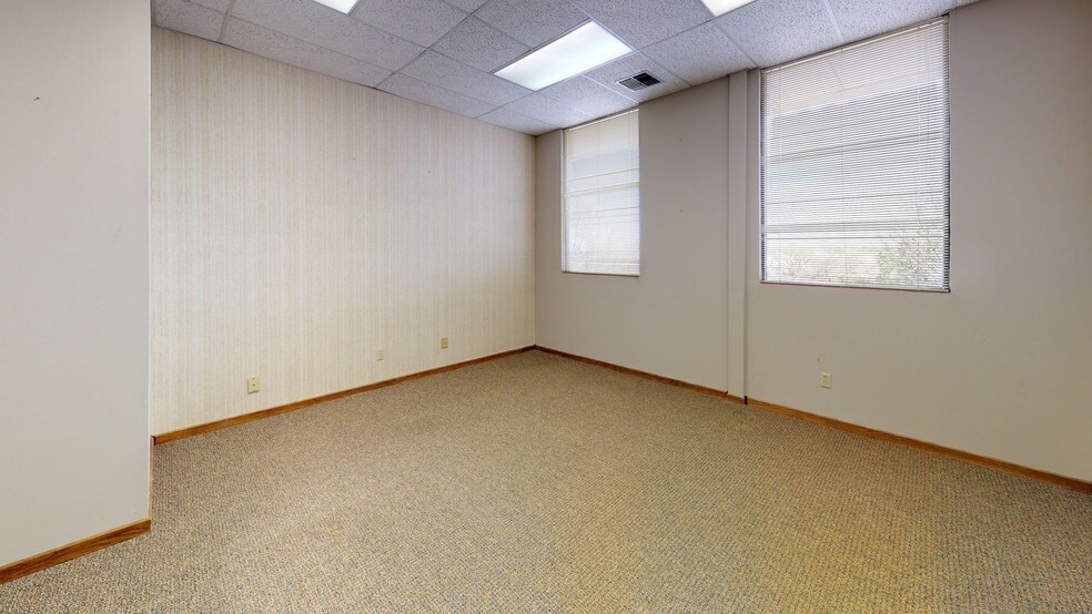 More Photos Of 1919 N Amidon St, Wichita Office For Lease