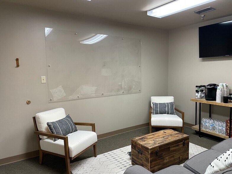 More Photos Of 800 E Main St, Russellville Office For Lease