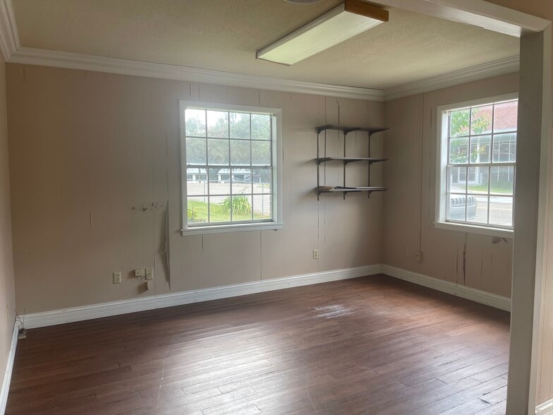 More Photos Of 108 Allen St, Purvis Office For Sale