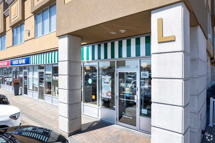 More Photos Of 9100 Jane St, Vaughan Storefront Retail Office For Lease