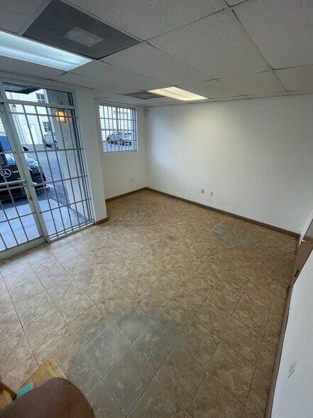 More Photos Of 5900 NW 99th Ave, Miami Light Distribution For Lease