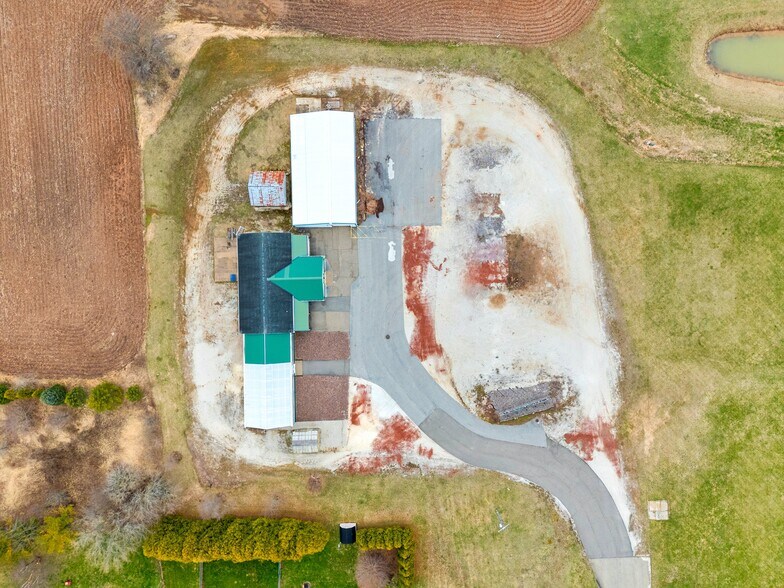 More Photos Of 5814 Calumet Ave, Manitowoc General Retail For Sale