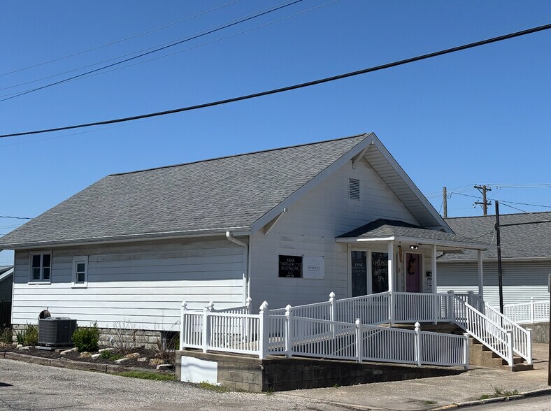 More Photos Of 11 N Meridian St, Washington Office For Sale