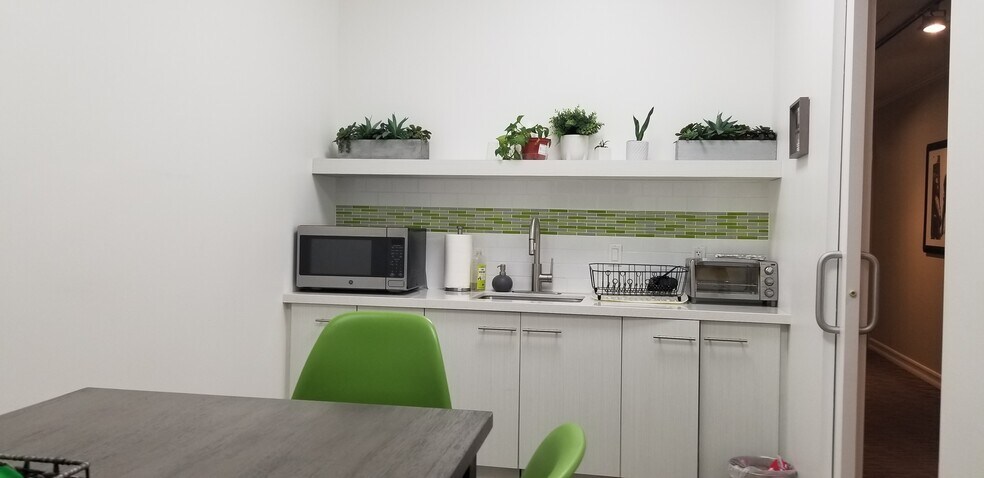 More Photos Of 200-202 S Lake Ave, Pasadena Medical For Lease