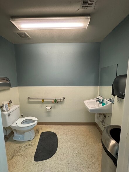 More Photos Of 4135 W Bell Dr, Las Vegas Industrial For Sale