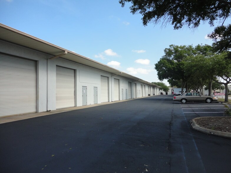 More Photos Of 6250 42nd St N, Pinellas Park Warehouse For Lease