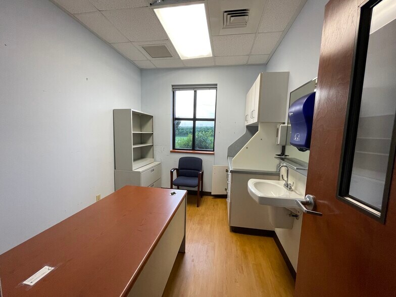 More Photos Of 1308 S 4th St, Hartsville Medical For Lease