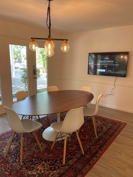 More Photos Of 805 W 10th St, Austin Office Residential For Lease