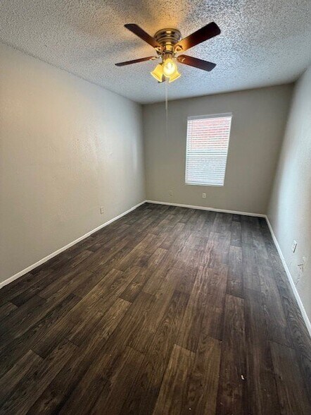 More Photos Of 535 W Hutchins Pl, San Antonio Apartments For Sale