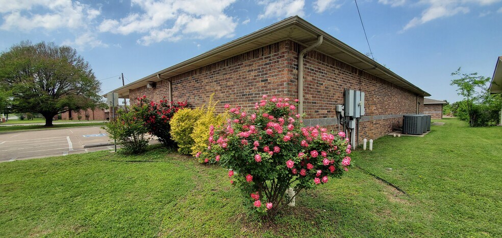 More Photos Of 626 W Main St, Fairfield Lodge Meeting Hall For Lease