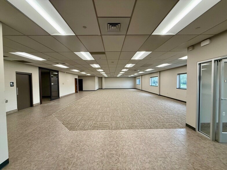 More Photos Of 2855 S Oakwood Rd, Oshkosh Manufacturing For Lease