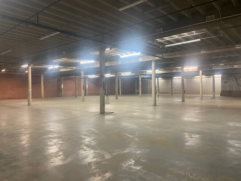 More Photos Of 3141 Hansboro Ave, Dallas Warehouse For Sale