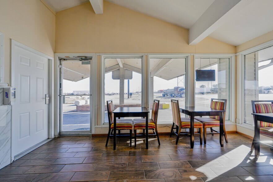 More Photos Of 5090 Buffalo Creek Rd, Elm Creek Hotel For Sale