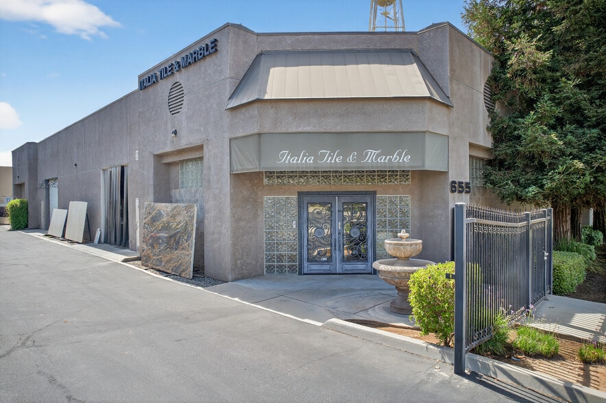 More Photos Of 655 W Alluvial Ave, Fresno Warehouse For Sale