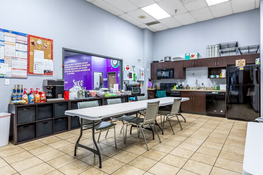 More Photos Of 4631 N Saint Peters Parkway, Saint Charles Flex For Sale