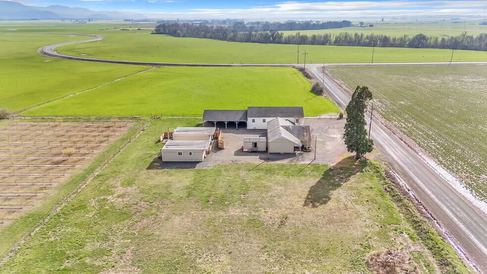 More Photos Of 31414 Harris Dr, Harrisburg Lodge Meeting Hall For Sale