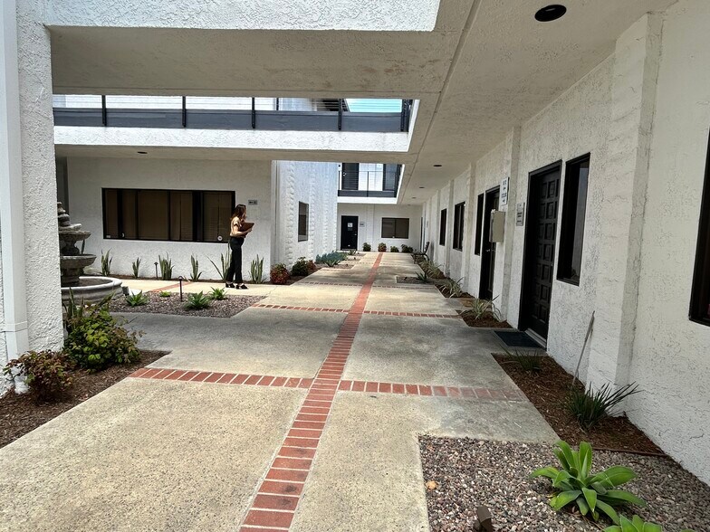 More Photos Of 24953 Paseo De Valencia, Laguna Hills Medical For Lease