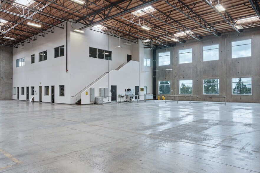 More Photos Of 2633 Progress St, Vista Warehouse For Lease