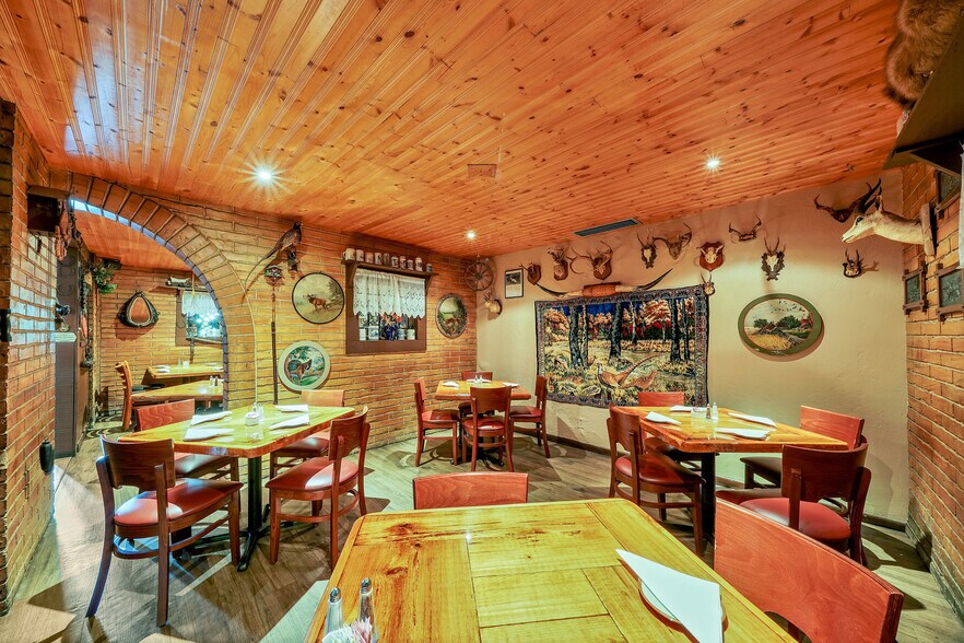 More Photos Of 3016 E Commercial Blvd, Fort Lauderdale Restaurant For Sale