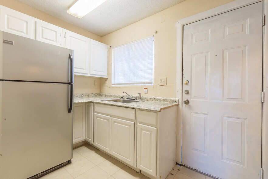 More Photos Of 2060 Alison Ct SW, Atlanta Apartments For Sale