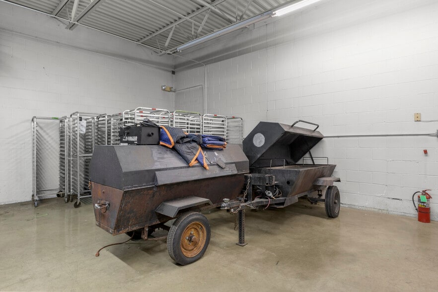 More Photos Of 24101 W Warren St, Dearborn Heights Freestanding For Sale