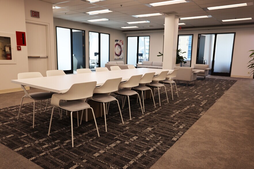 More Photos Of 375 University Ave, Toronto Office For Lease