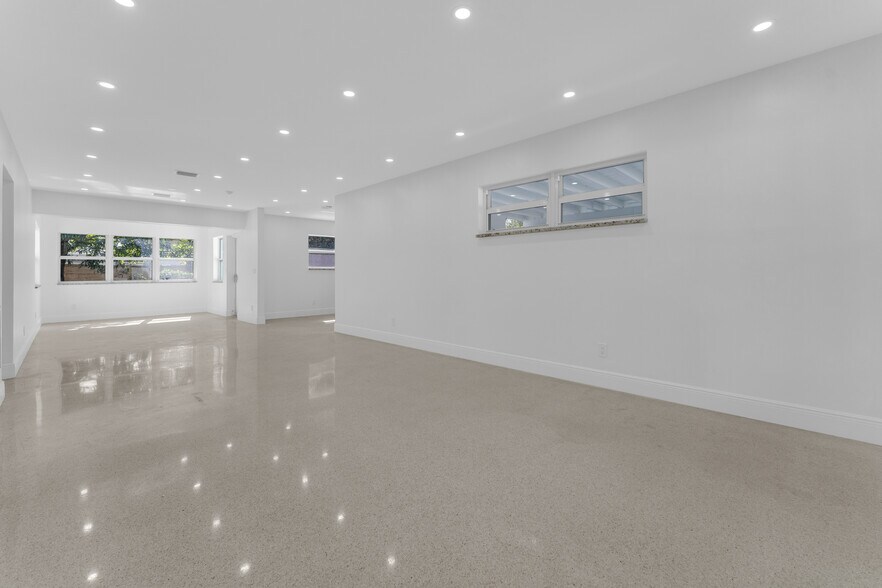 More Photos Of 5820 Sheridan St, Hollywood Office For Sale