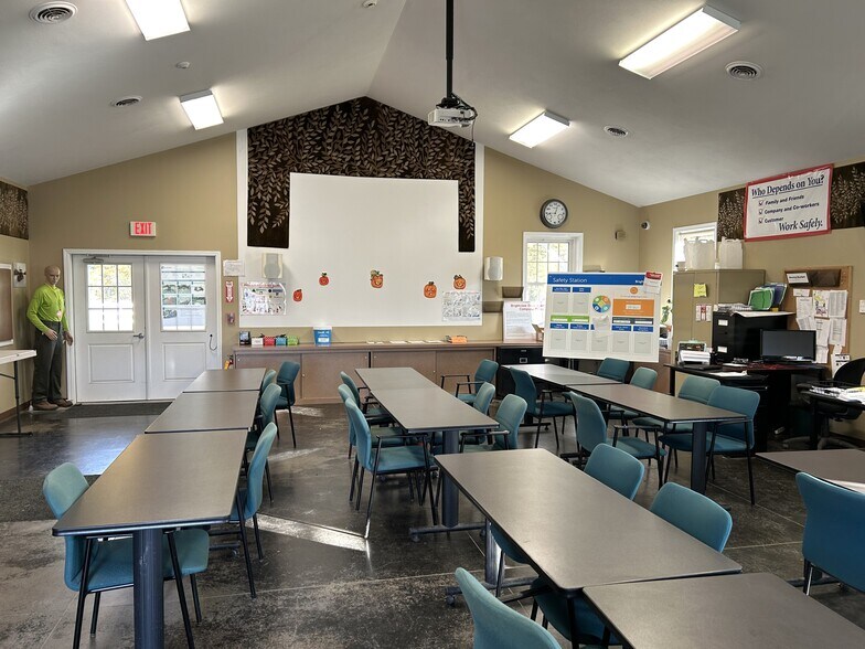 More Photos Of 6810 E Seneca Tpke, Jamesville Specialty For Sale