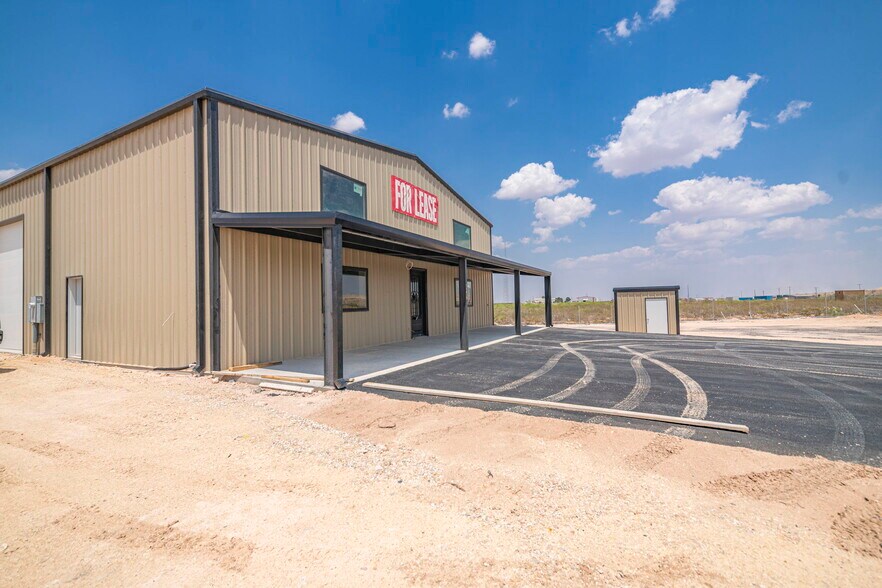 More Photos Of 14010 W Silver Fox Trl, Odessa Warehouse For Lease