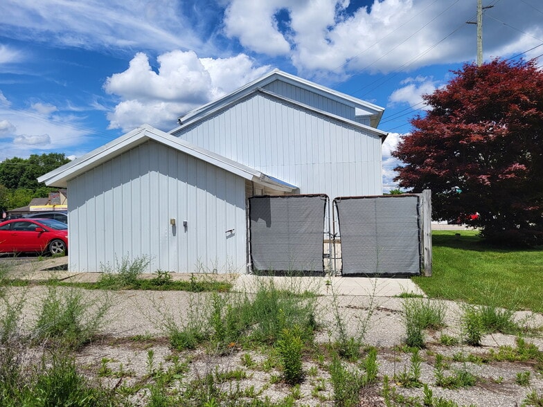 More Photos Of 9405 Dixie Hwy, Village of Clarkston General Retail For Sale