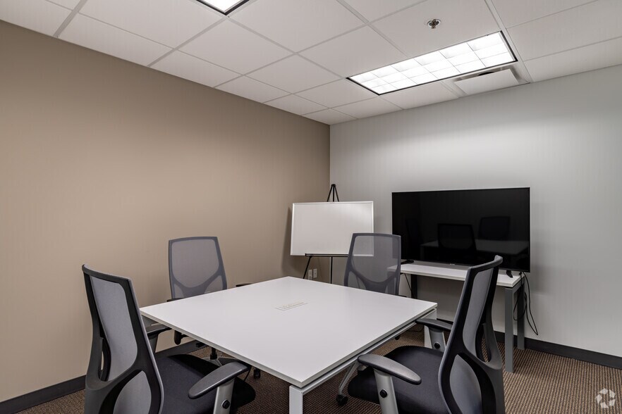 More Photos Of 41000 Woodward Ave, Bloomfield Hills Coworking Space