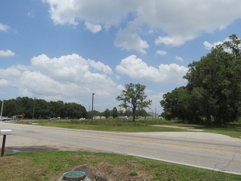 Primary Photo Of 2021-2099 Airport Rd, Plant City Industrial For Lease