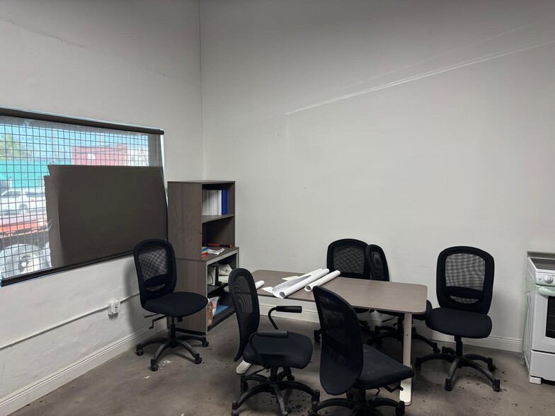 More Photos Of 4671-4685 E 11th Ave, Hialeah Warehouse For Lease