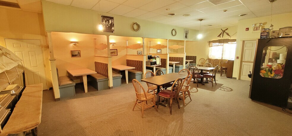 More Photos Of 2000 Hwy 130, Saratoga General Retail For Sale