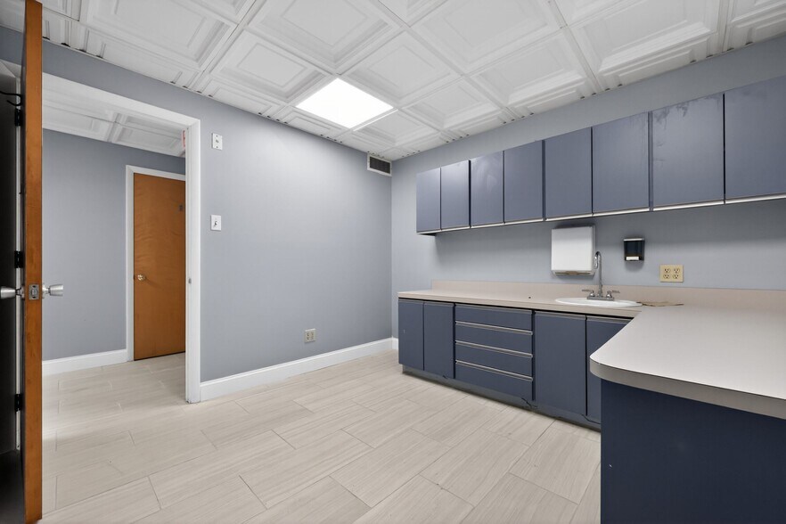 More Photos Of 1701 Wynwood Dr, Cinnaminson Medical For Sale