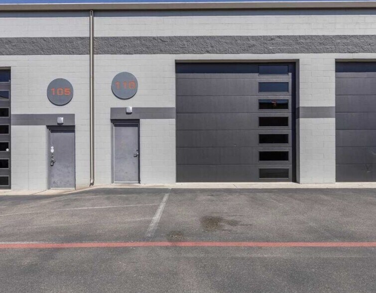 More Photos Of 2100 Double Creek Dr, Round Rock Warehouse For Lease