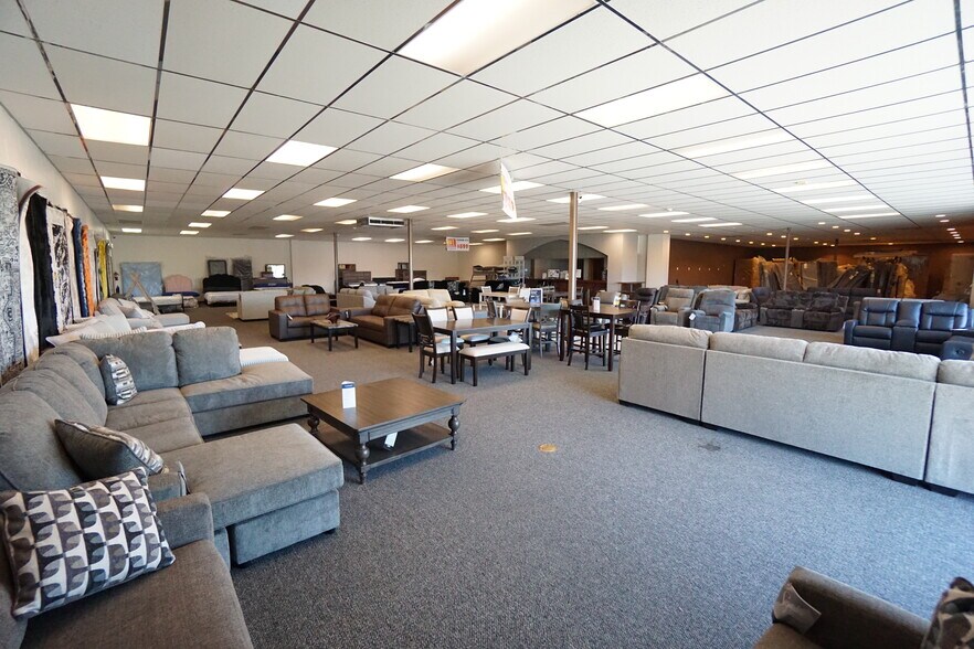 More Photos Of 802 E Nob Hill Blvd, Yakima Freestanding For Lease