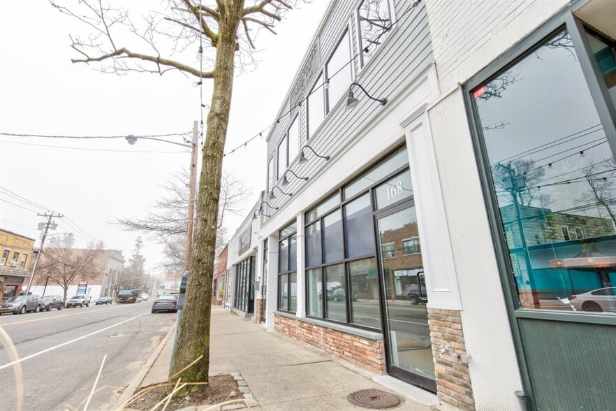 More Photos Of 166 Main St, Port Washington Storefront For Lease