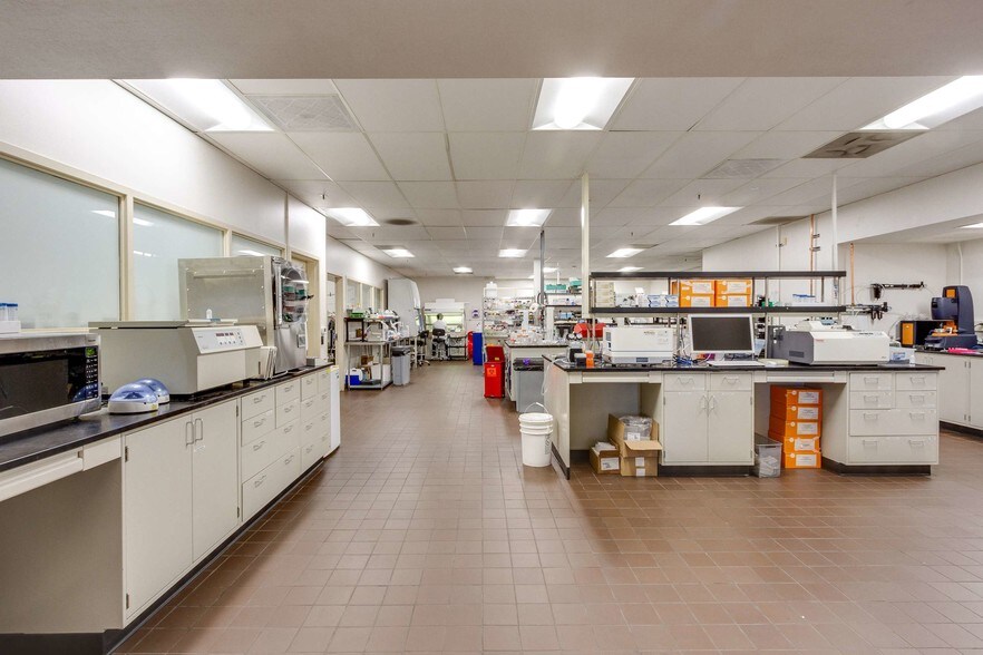 More Photos Of 1933 Davis St, San Leandro Storefront Retail Office For Lease