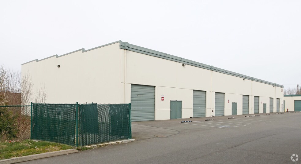 More Photos Of 1824 112th St E, Tacoma Unknown For Lease