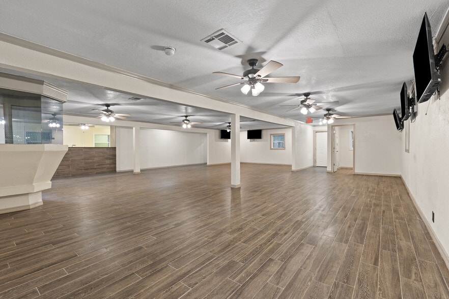 More Photos Of 918 S Adelle Ave, Deland Restaurant For Sale