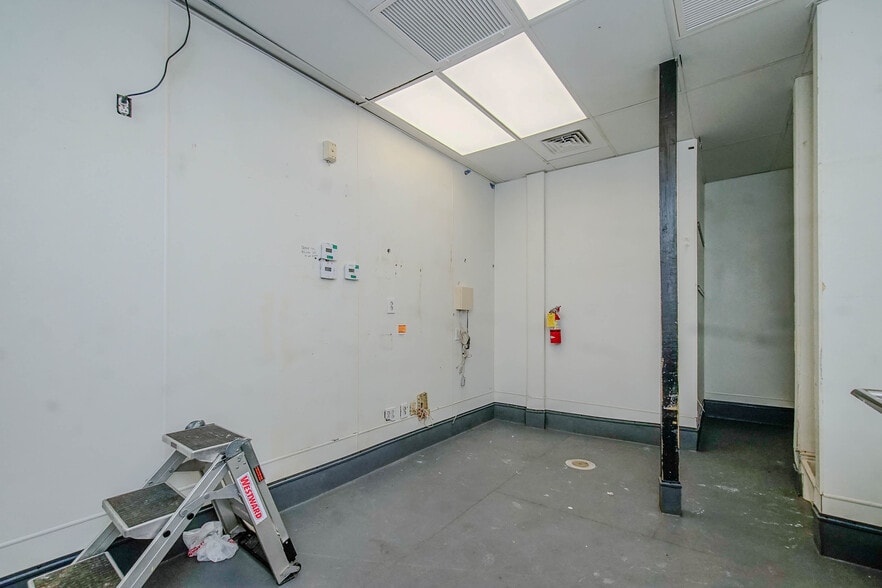 More Photos Of 225 E Broad St, Athens Storefront For Lease