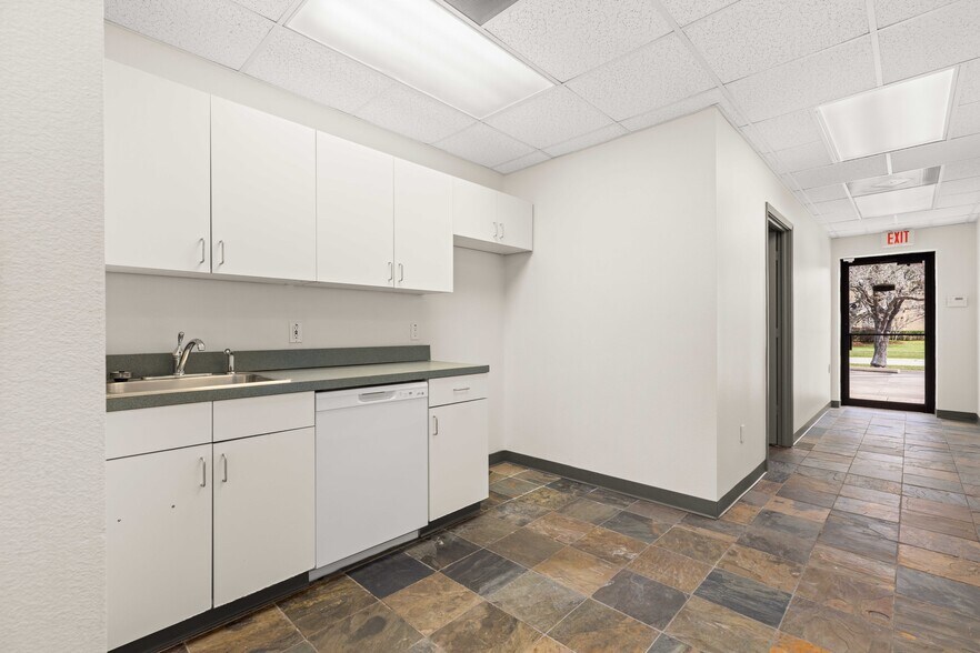 More Photos Of 549 N Egret Bay Blvd, League City Medical For Lease