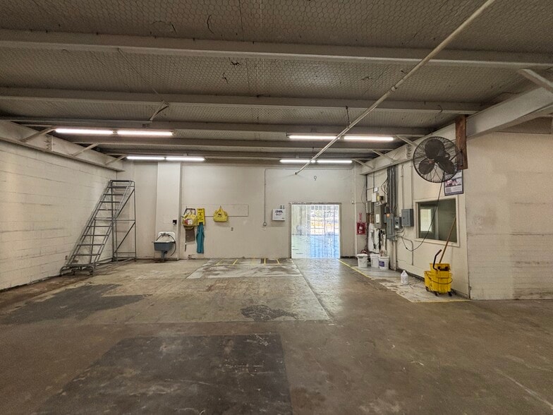 More Photos Of 920 W Loop 281, Longview Freestanding For Lease