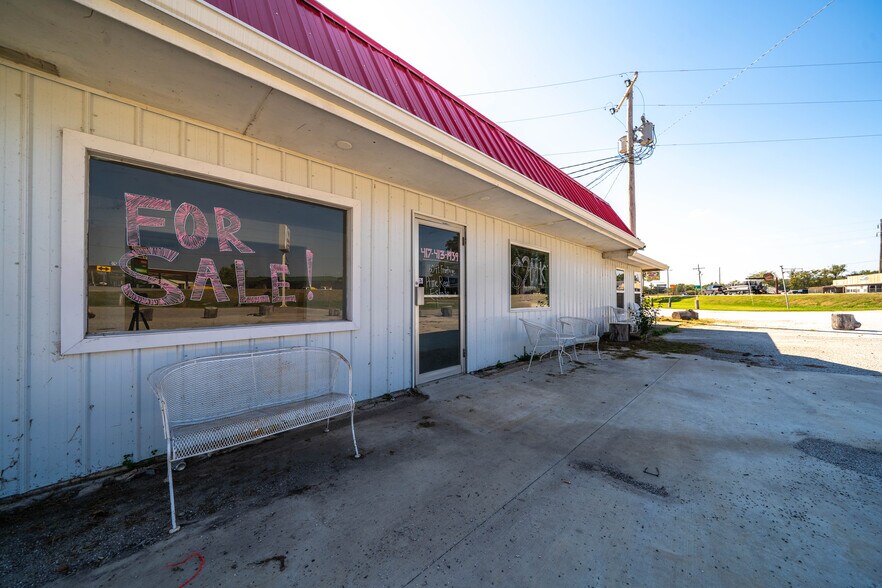 More Photos Of 55925 E Highway 85A, Bernice Freestanding For Sale