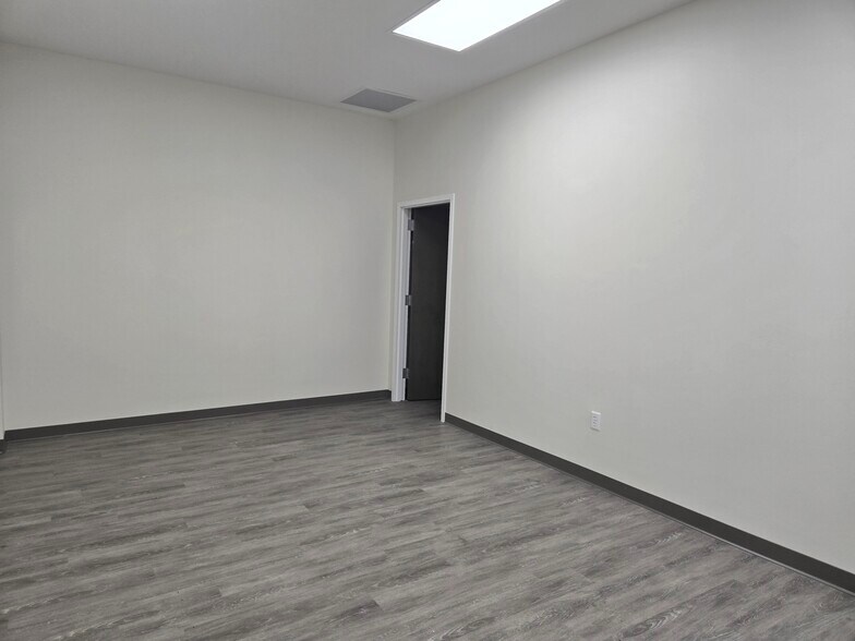More Photos Of 7660 Gainesville Ave, Jacksonville Warehouse For Lease